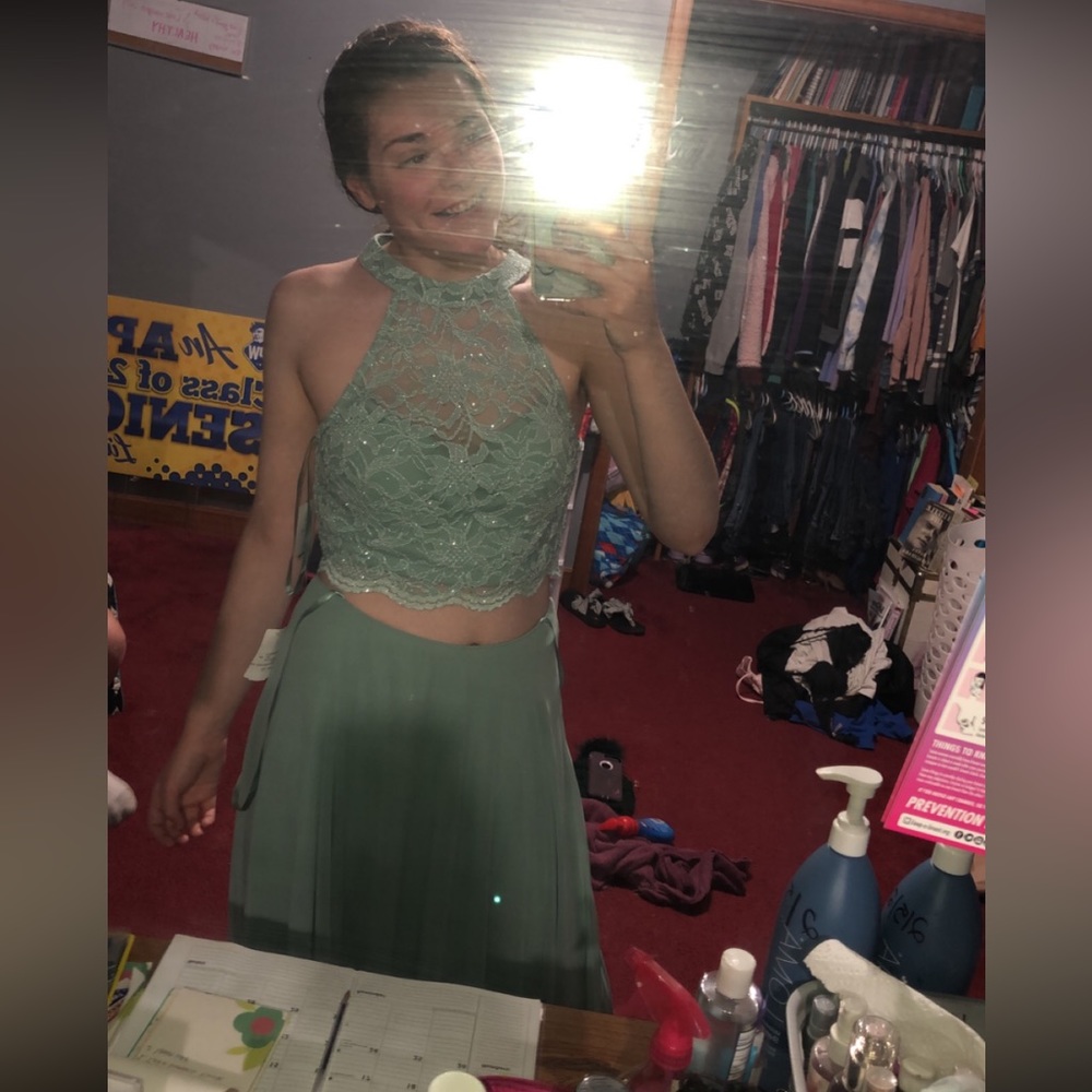 Windsor NWT two piece green prom dress